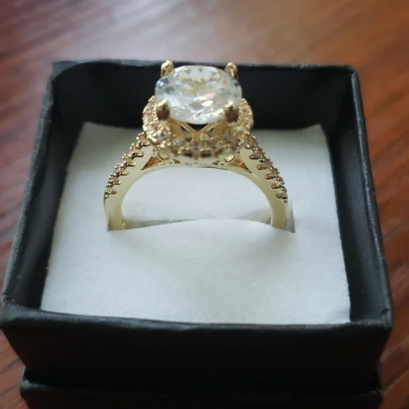 3CT Round 14K Yellow Gold Plated Halo Engagement Ring. - Picture 7 of 8